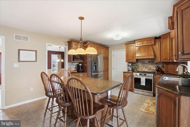 1829 KRYSTLE DR, Lancaster, PA 17602