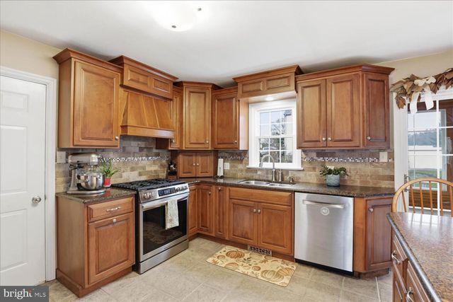 1829 KRYSTLE DR, Lancaster, PA 17602