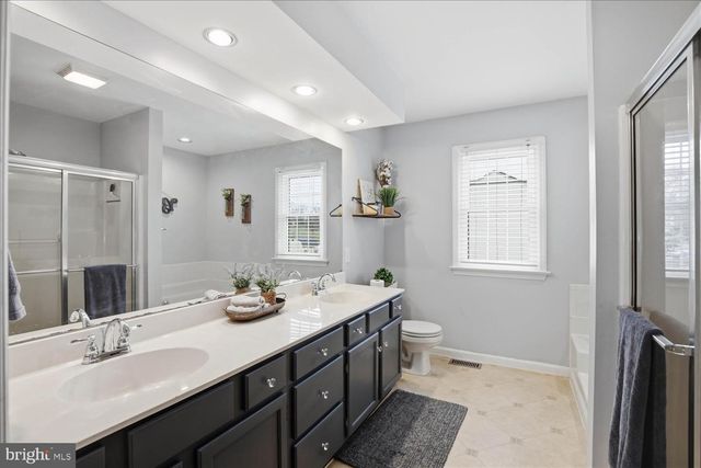 1829 KRYSTLE DR, Lancaster, PA 17602