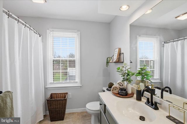 1829 KRYSTLE DR, Lancaster, PA 17602