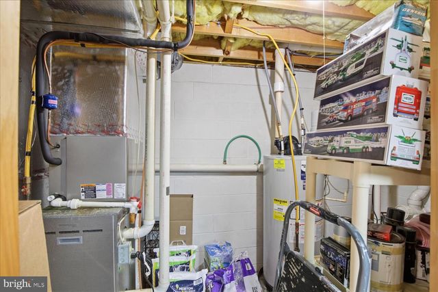 1829 KRYSTLE DR, Lancaster, PA 17602