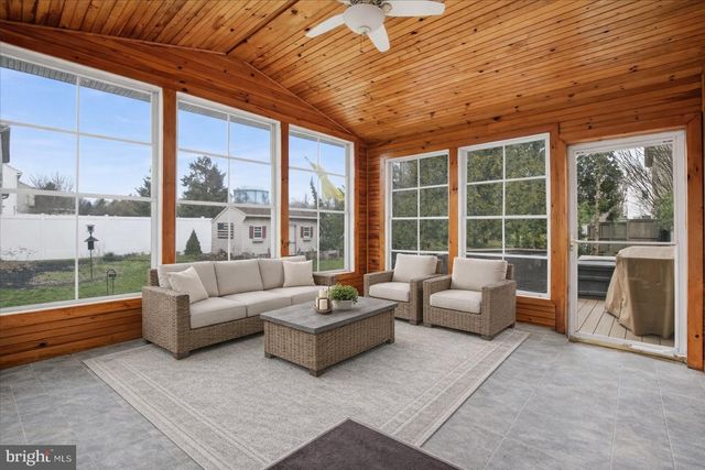 1829 KRYSTLE DR, Lancaster, PA 17602