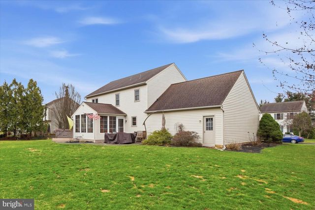 1829 KRYSTLE DR, Lancaster, PA 17602