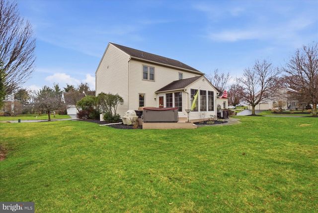 1829 KRYSTLE DR, Lancaster, PA 17602