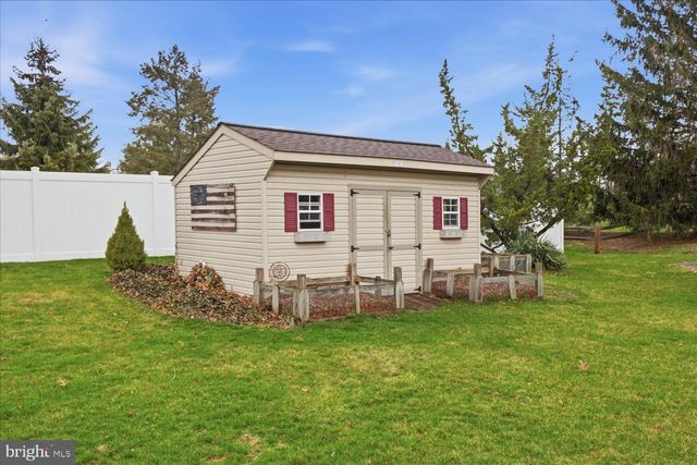 1829 KRYSTLE DR, Lancaster, PA 17602