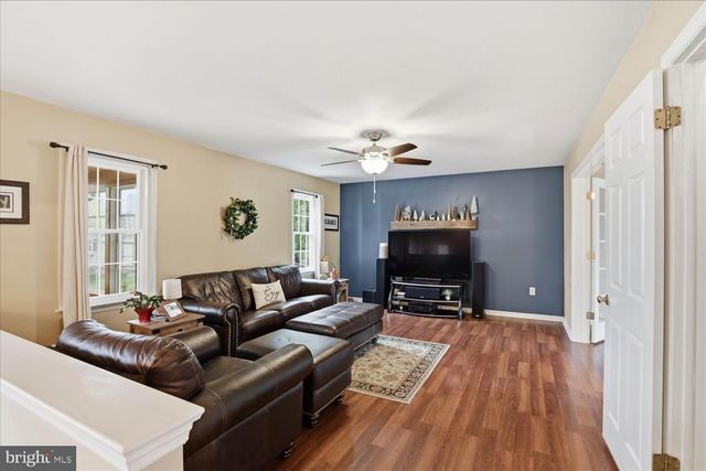 1829 KRYSTLE DR, Lancaster, PA 17602