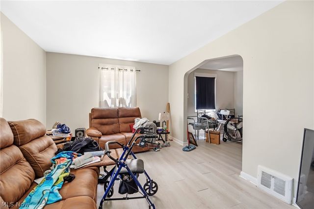 414 E 222nd Street, Euclid, OH 44123