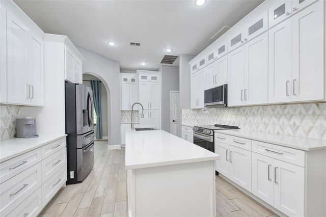 10537 VERSAILLES BOULEVARD, Clermont, FL 34711