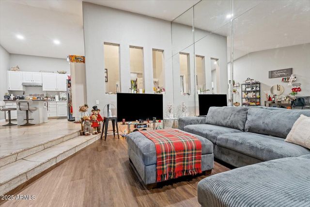 7849 S 7TH Avenue, Phoenix, AZ 85041