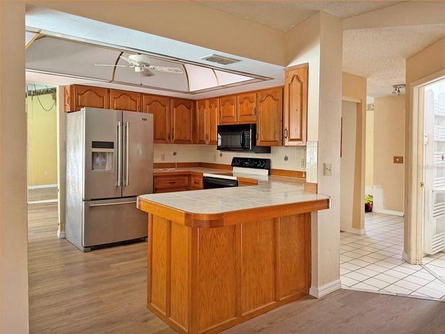 8185 PHILATELIC DRIVE, Spring Hill, FL 34606