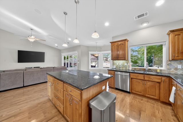 4174 Winter Green Court, Redding, CA 96001