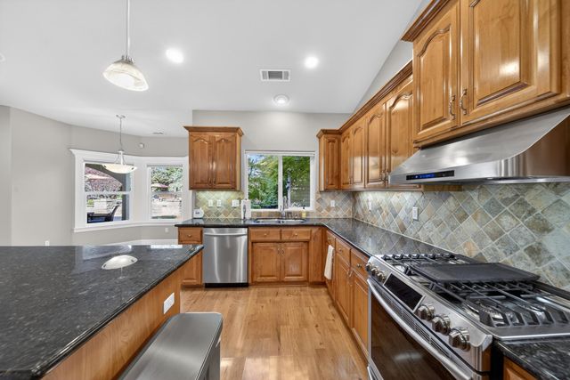 4174 Winter Green Court, Redding, CA 96001