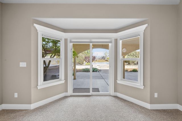 4174 Winter Green Court, Redding, CA 96001