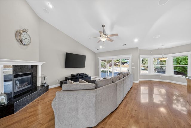 4174 Winter Green Court, Redding, CA 96001