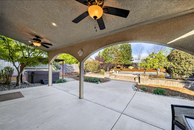 4174 Winter Green Court, Redding, CA 96001