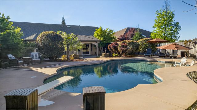 4174 Winter Green Court, Redding, CA 96001