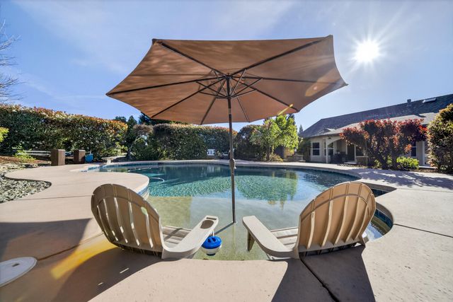 4174 Winter Green Court, Redding, CA 96001