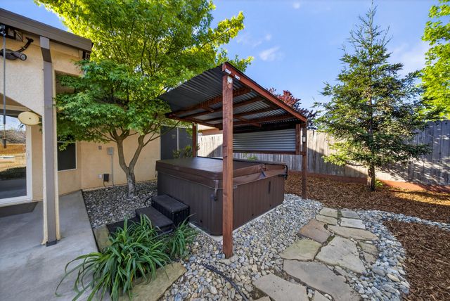 4174 Winter Green Court, Redding, CA 96001