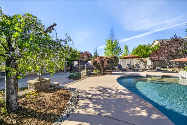 4174 Winter Green Court, Redding, CA 96001