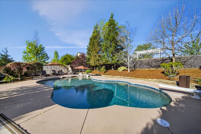4174 Winter Green Court, Redding, CA 96001