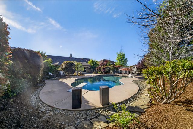 4174 Winter Green Court, Redding, CA 96001