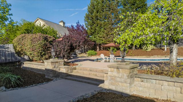4174 Winter Green Court, Redding, CA 96001