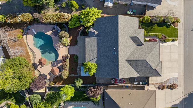 4174 Winter Green Court, Redding, CA 96001