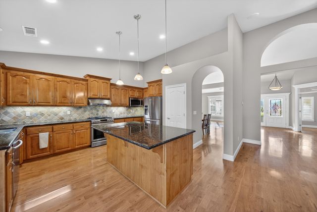 4174 Winter Green Court, Redding, CA 96001