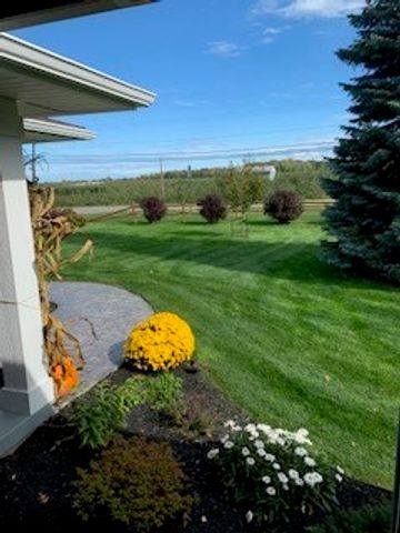 7497 Lake Avenue, Williamson, NY 14589