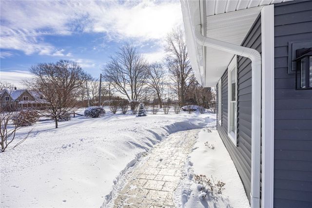 7497 Lake Avenue, Williamson, NY 14589