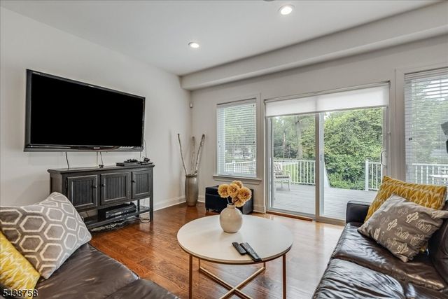19 Erskine Dr, Morristown Town, NJ 07960