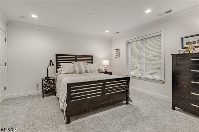 19 Erskine Dr, Morristown Town, NJ 07960