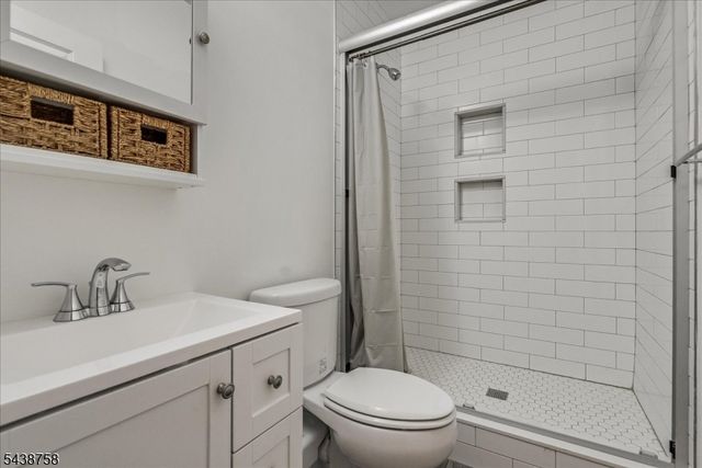 19 Erskine Dr, Morristown Town, NJ 07960