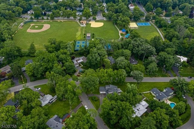 19 Erskine Dr, Morristown Town, NJ 07960
