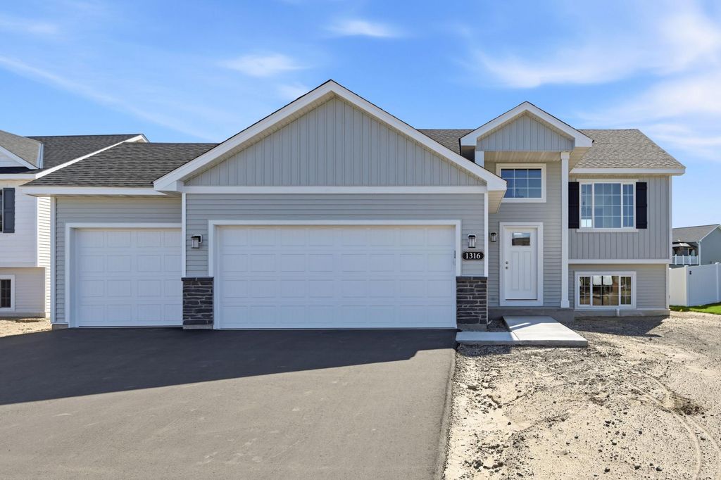 1316 Woods Road NE, Isanti, MN 55040