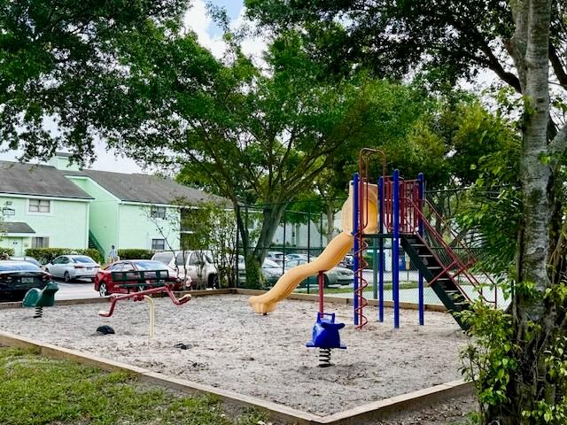 8749 NW 39th Street, Sunrise, FL 33351