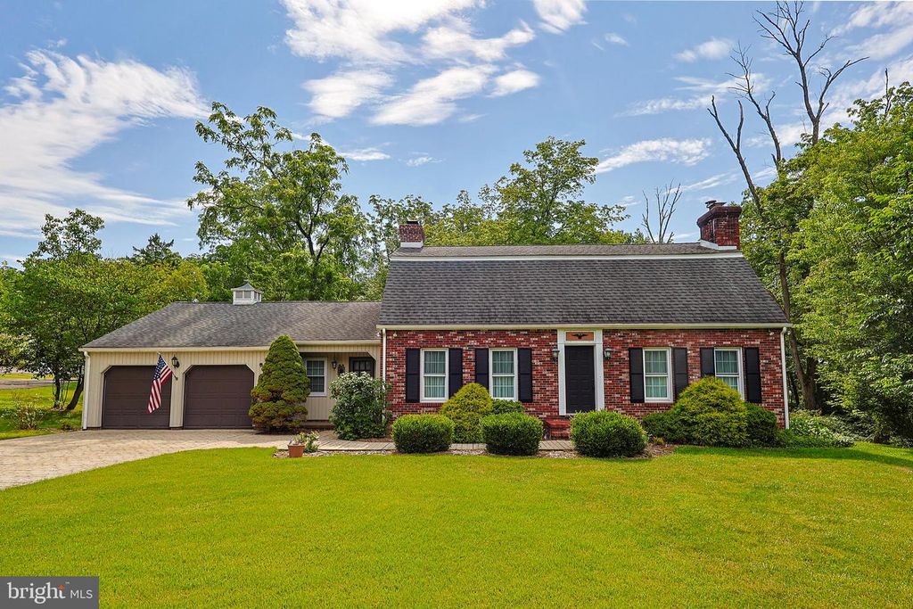 537 NORRIS DR, Furlong, PA 18925