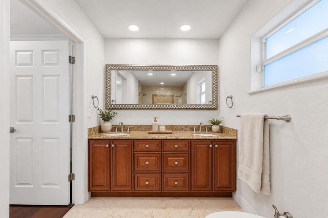 4230 NE 24th Avenue, Lighthouse Point, FL 33064