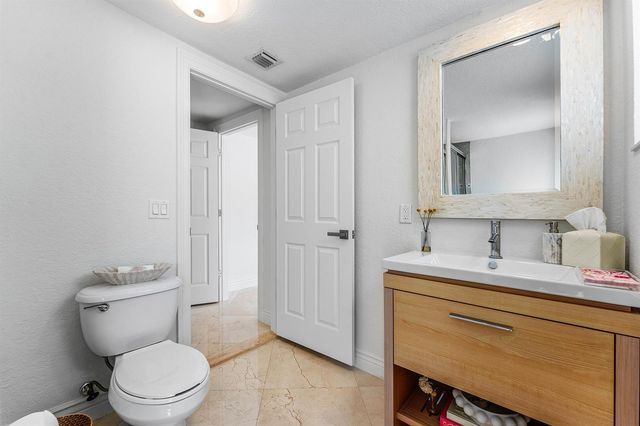 4230 NE 24th Avenue, Lighthouse Point, FL 33064