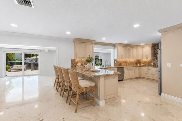 4230 NE 24th Avenue, Lighthouse Point, FL 33064