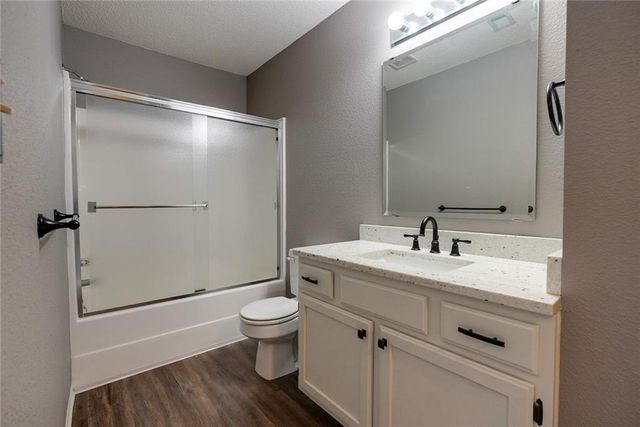 5833 Plantation Lane 199B, Lee's Summit, MO 64064