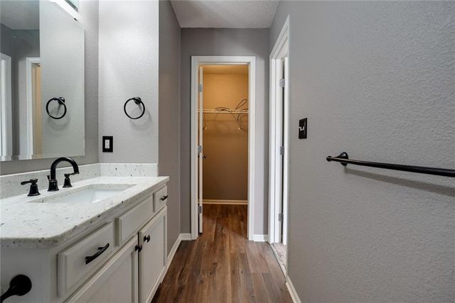 5833 Plantation Lane 199B, Lee's Summit, MO 64064