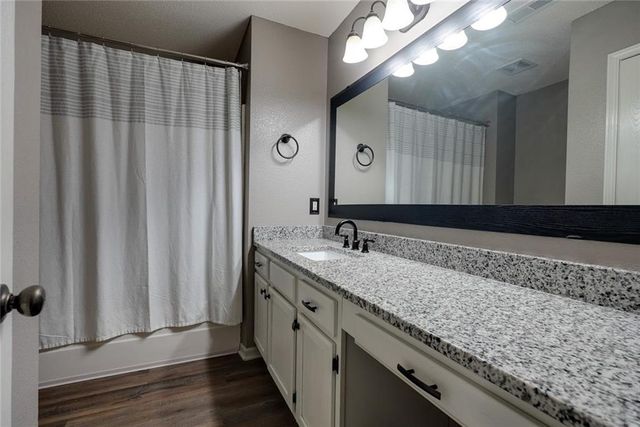 5833 Plantation Lane 199B, Lee's Summit, MO 64064