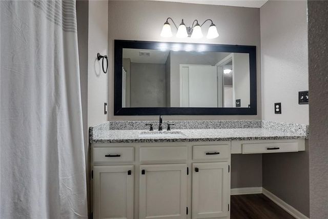 5833 Plantation Lane 199B, Lee's Summit, MO 64064