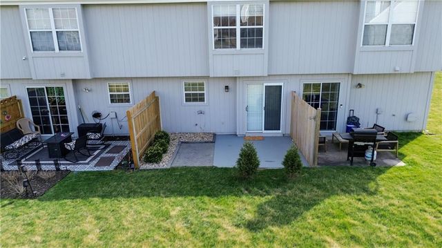 5833 Plantation Lane 199B, Lee's Summit, MO 64064