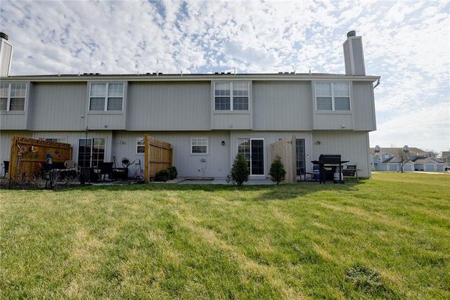 5833 Plantation Lane 199B, Lee's Summit, MO 64064