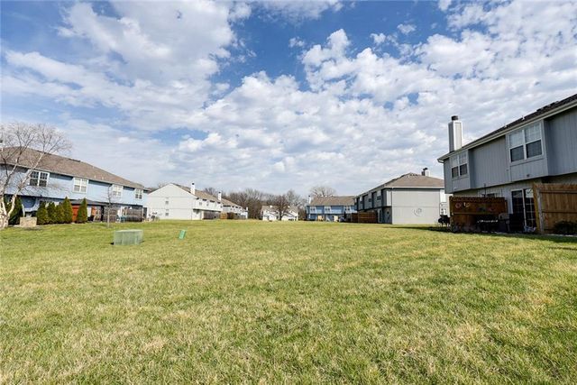 5833 Plantation Lane 199B, Lee's Summit, MO 64064