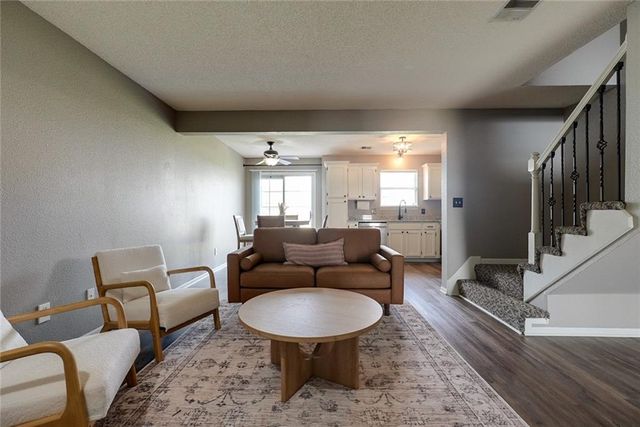 5833 Plantation Lane 199B, Lee's Summit, MO 64064