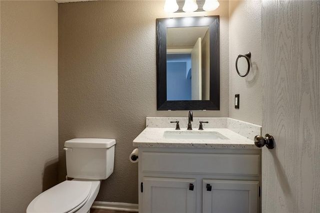 5833 Plantation Lane 199B, Lee's Summit, MO 64064