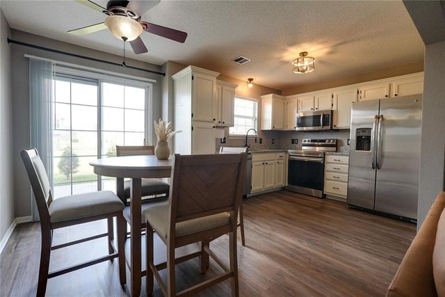 5833 Plantation Lane 199B, Lee's Summit, MO 64064